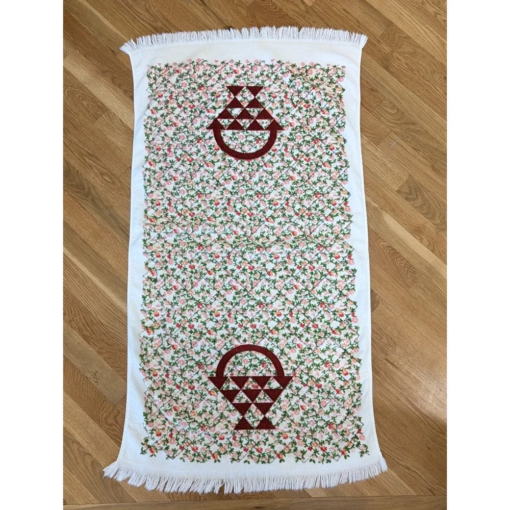 Vintage 80s Wamsutta Heritage Cotton Bath Towel w/Basket Quilt Floral Fringe